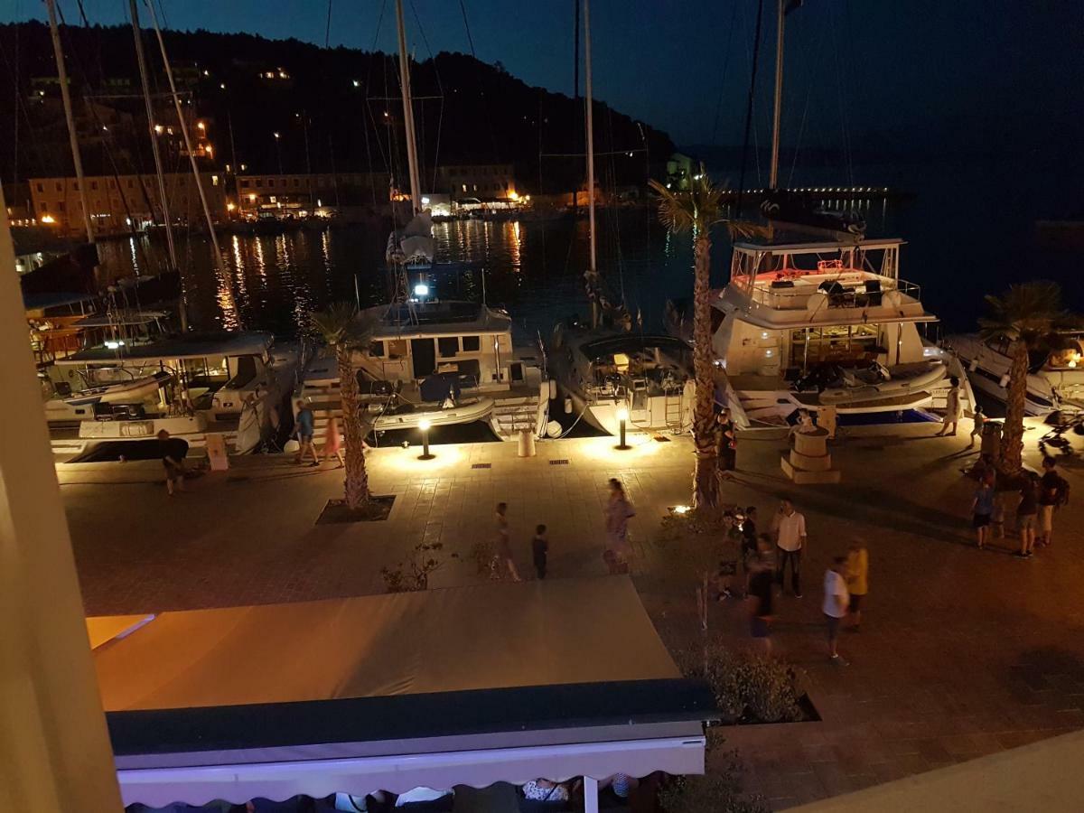 Villa Riva Jelsa  Bagian luar foto